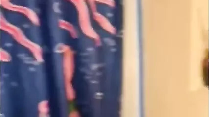 Рыжая девушка оттрахана половым партнером с презиком